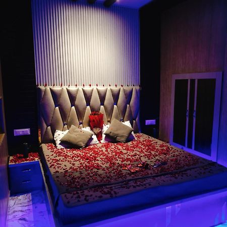 Namo Guest House Only For Indians فاراناسي المظهر الخارجي الصورة