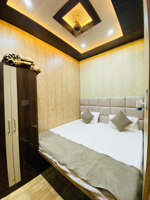 Namo Guest House Only For Indians فاراناسي المظهر الخارجي الصورة