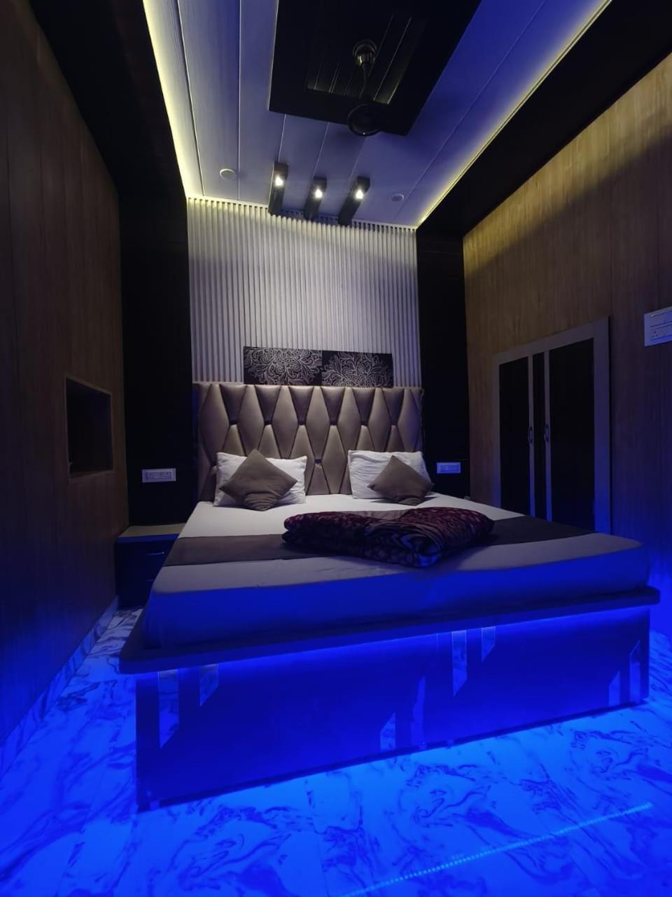 Namo Guest House Only For Indians فاراناسي المظهر الخارجي الصورة