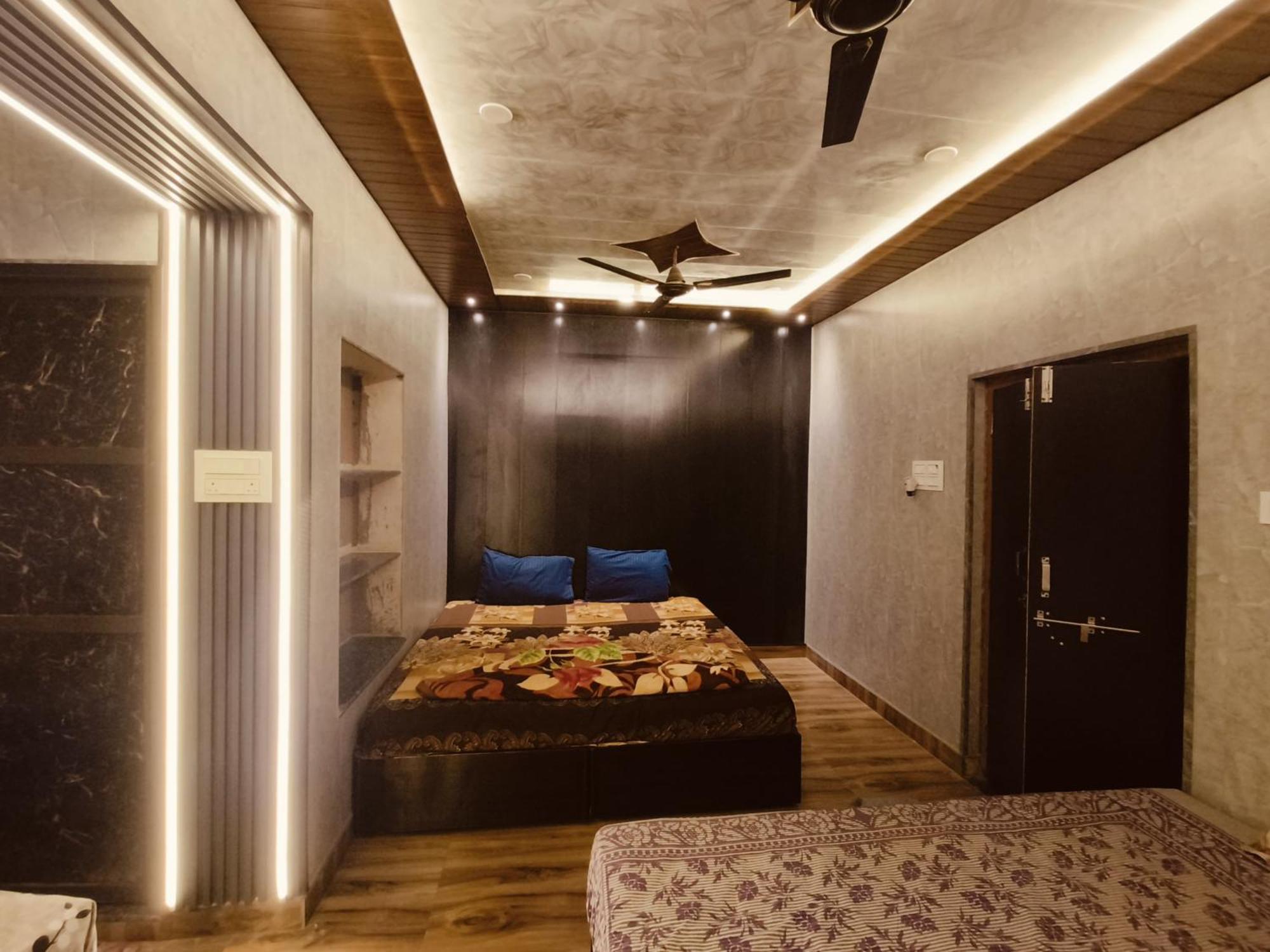 Namo Guest House Only For Indians فاراناسي المظهر الخارجي الصورة