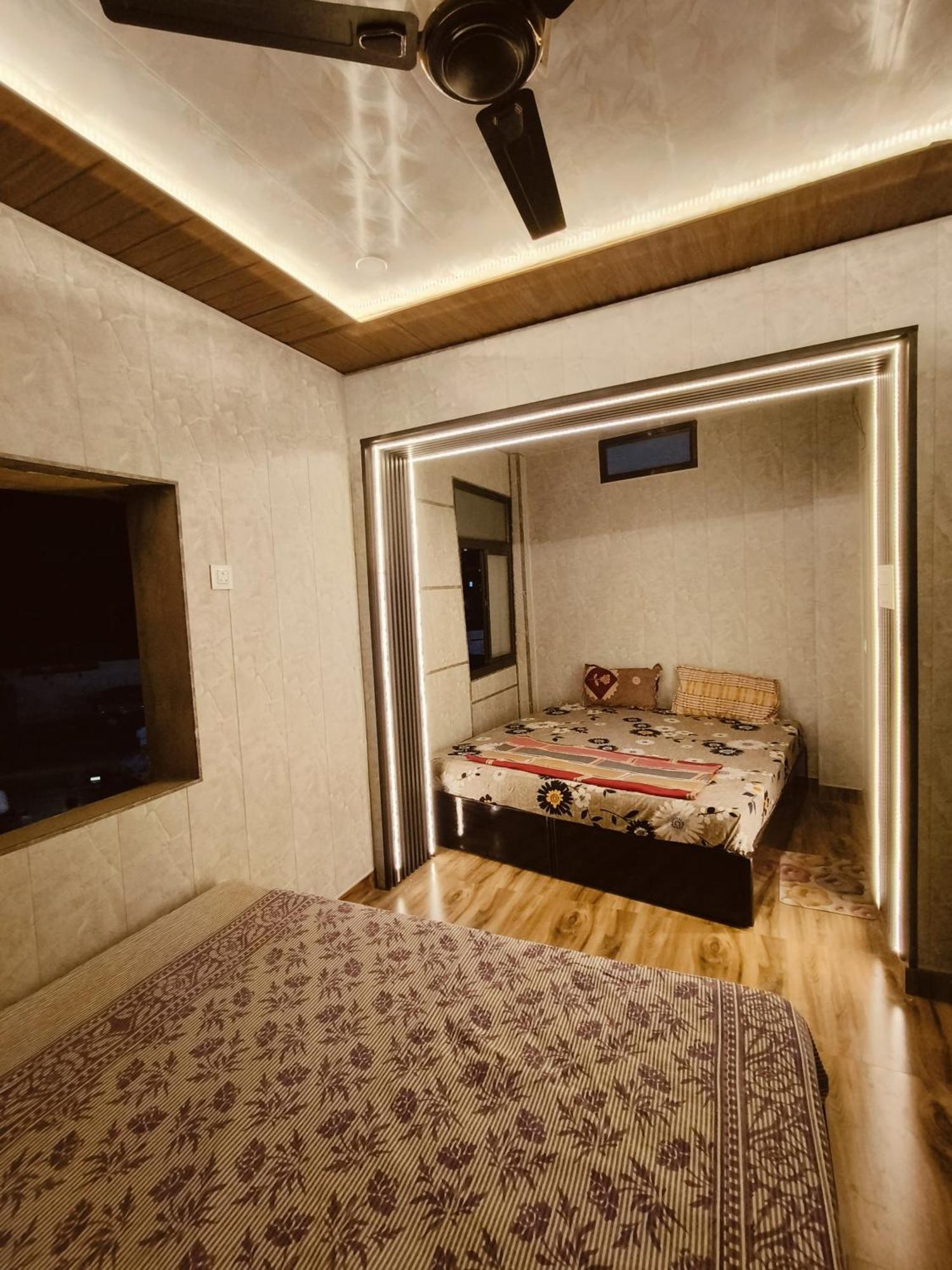 Namo Guest House Only For Indians فاراناسي المظهر الخارجي الصورة
