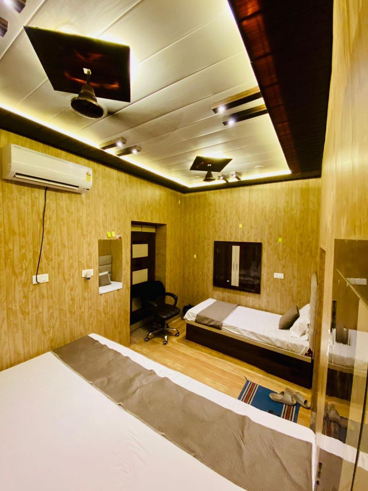 Namo Guest House Only For Indians فاراناسي المظهر الخارجي الصورة